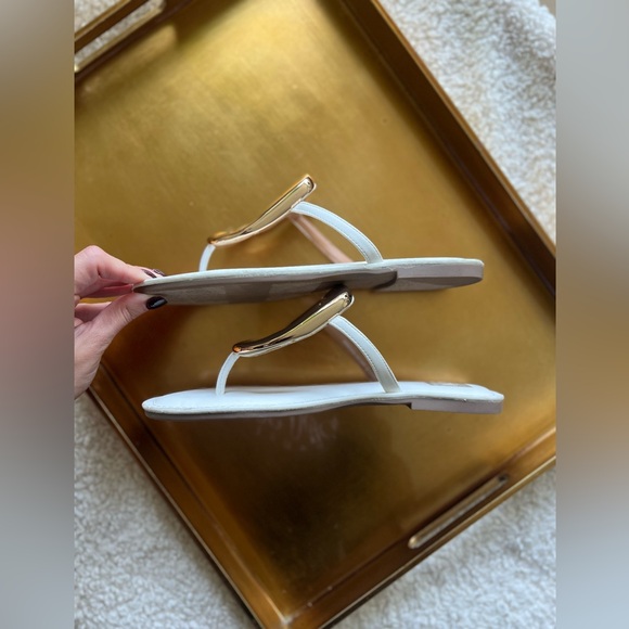 DV Dolce Vita Jameson Gold Hardware White Sandals | Size 8 - Picture 2 of 6